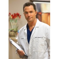 Ultimate Image Cosmetic Medical Center Logo