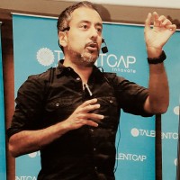 Roberto Cumaraswamy ▶️ Marketing & Branding Consultant | Keynote Speaker | Trainer | Interviewer Logo