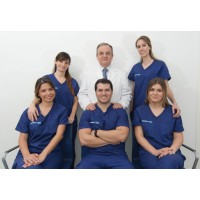 Clínica dentalmedics Dr. Ferrer Logo