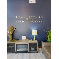 Real Estate Solutions Team, LLC Logo