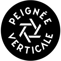 Peignée Verticale Logo