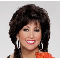 Lillian Montalto Signature Properties International, LLC Logo