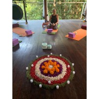 Wanderingyogilee Logo