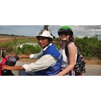 ADVENTURE TRAVEL Logo