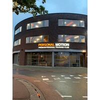 PERSONAL MOTION Logo