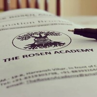 The Rosen Academy Logo