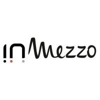 IN MEZZO Logo