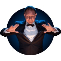 Robert Strong The Comedy Magician Logo