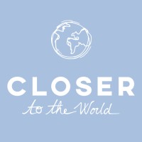 Closer to The World - Coffret cadeau Logo