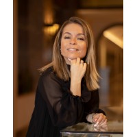 Mafalda Almeida - Executive Coach & Mentor | RISING ACADEMY Logo