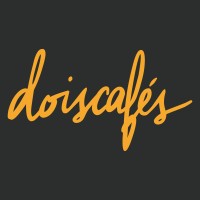 Dois Cafés Logo
