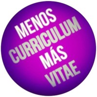 MENOS CURRÍCULUM MÁS VITAE 💌💜 Logo