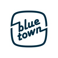 bluetown. communicatielab Logo