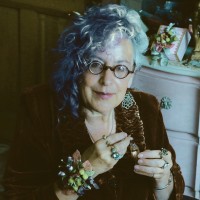 Velvet & Sweet Peas Purrfumery Logo