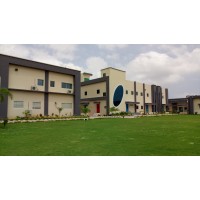 La Chandra Pharmalab Private Limited Logo