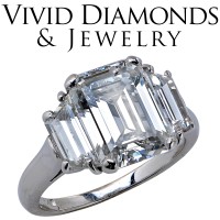 Vivid Diamonds & Jewelry Logo