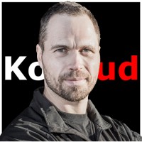 Kom ud Logo