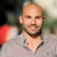 Marketing Consultant Themis Sarantaenas Logo