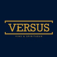 VERSUS - Vins & Spiritueux Logo