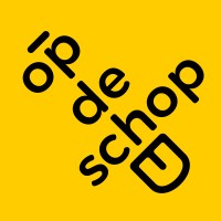 Op de schop Logo