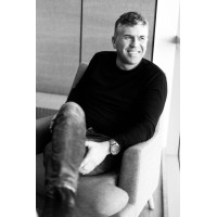 Warren Media & Co Logo