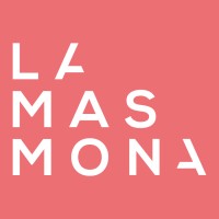 La Más Mona Logo