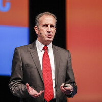 Philip Calvert - Keynote Speaker, Author & LinkedIn Trainer Logo