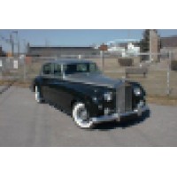 A Silver Fox Limousine Logo