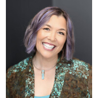 Julie Quinne - Leadership Strategist Logo