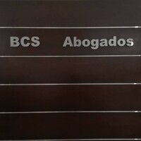 Benites, Castañeda y Solís Abogados Logo