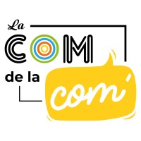 La COM de la COM Logo