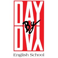 Day by Day Cursos de Inglês Logo