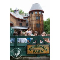 Stonewall Farm Logo