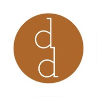 Denise Delalamo Comunicação Logo