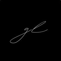 gennavievelyons.com Logo