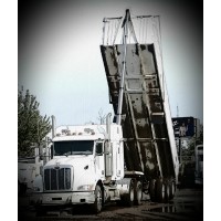 J P TRUCKING Logo