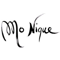 MoNique Paintings & Portraits Logo