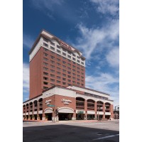 Hampton Inn St. Louis Downtown at the Gateway Arch Logo