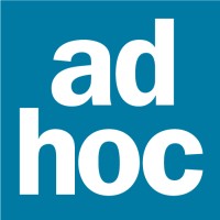 ad hoc, comunicación y marketing Logo