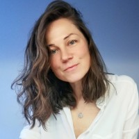 Ieva Drazniece ° Branding on LinkedIn Logo