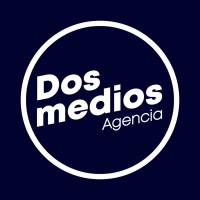 DOS MEDIOS AGENCIA Logo