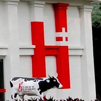 Hubers Butchery Logo