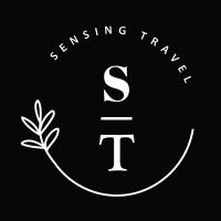 SENSING TRAVEL Logo