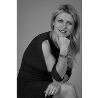April Chandler Logo