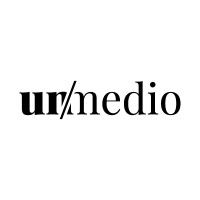 Un medio Logo