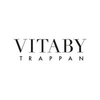 AB Vitaby Snickerifabrik Logo
