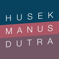 Husek Manus Dutra Advocacia Logo