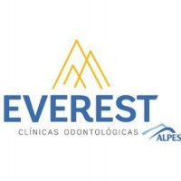 Clinicas Everest Logo